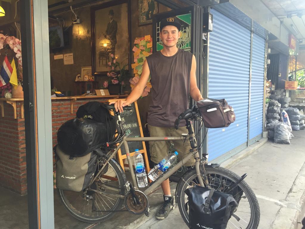 Hometown Hostel Samut Songkhram Eksteriør billede