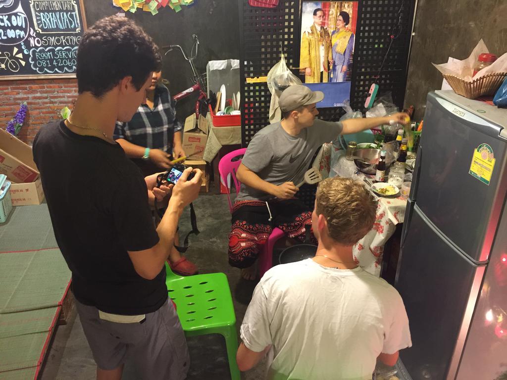 Hometown Hostel Samut Songkhram Eksteriør billede